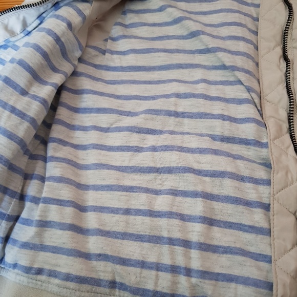 Vest - Picture 3 of 5